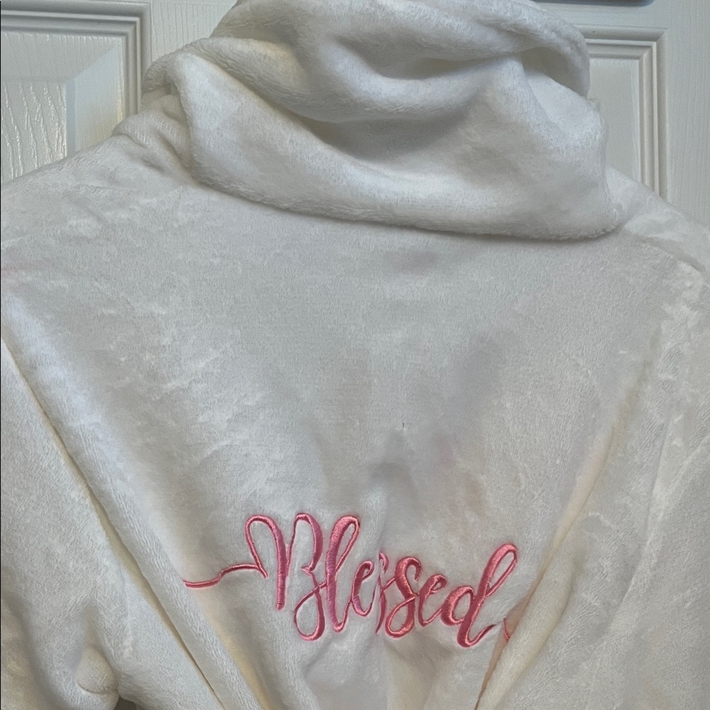 #*033=Soft White Medium Plush Bathrobe with Pink Embroidery Blessed - Picture 4 of 12